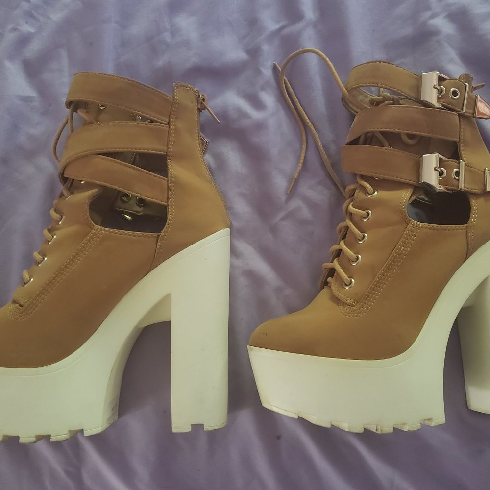 women's Wild Diva size 7 platform high heel boots tan lace-up zipper buckles